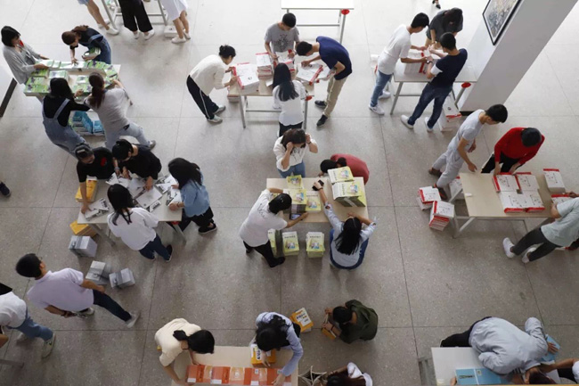 24、第二届图书艺术造型 图2.jpg