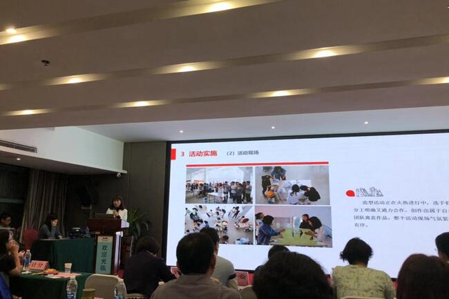 图1：图书馆潘老师现场分享案例.jpg