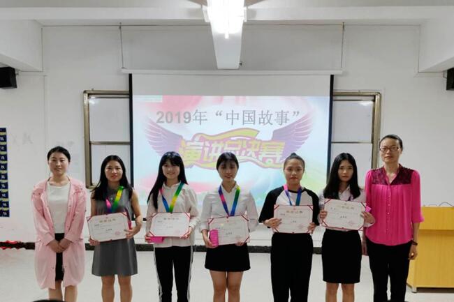 图3：二等奖获奖选手与陈叶副馆长、王佳佳老师合影留念.jpg