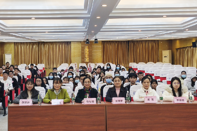 图8：全体合影留念.png
