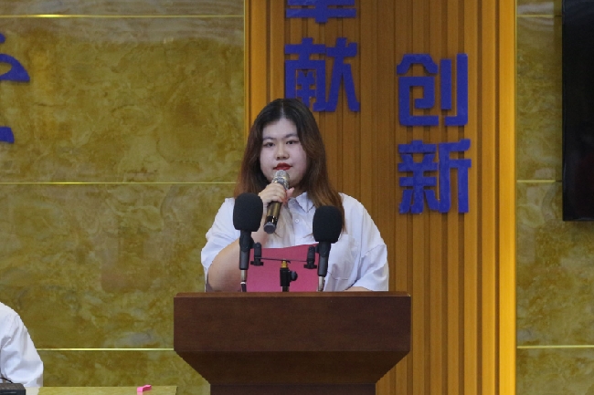 图15：人文代表发言.jpg