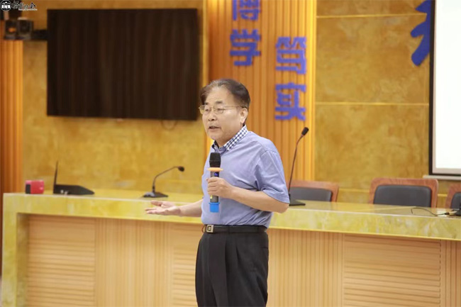 图3：马克思主义学院党支部书记罗俊华教授专业点评.jpg