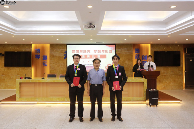 图5：黄俊佳、戴志鹏同学荣获二等奖.jpg