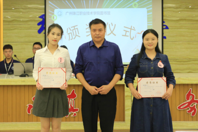 图9：陈观慧、李珍瑜同学荣获优秀奖.png
