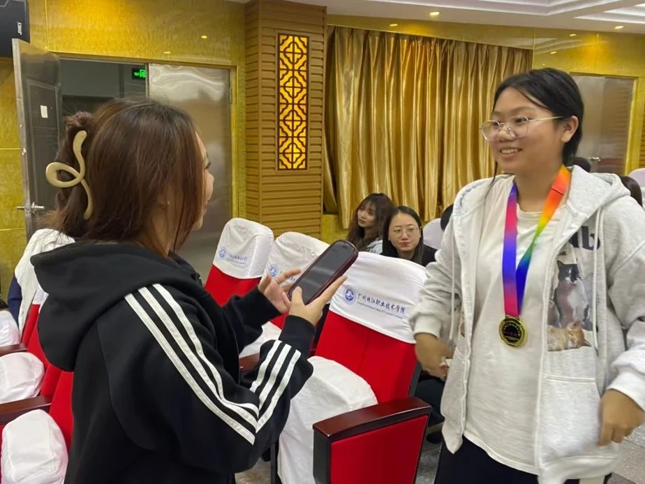 1733707832404381.jpg 1733707832404381.jpg